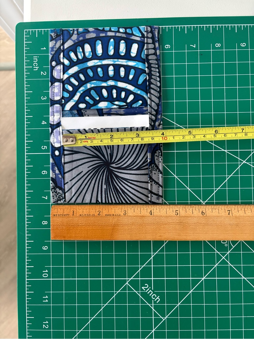 Reversible Blue Geometric Patterned Wristlet Knot Bag with Matching Card Holder - Picture 4 of 7